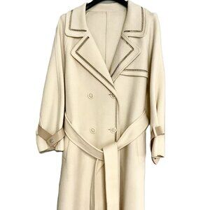 100% Wool Coat in a Creamy Beige tone Size US 6 , China